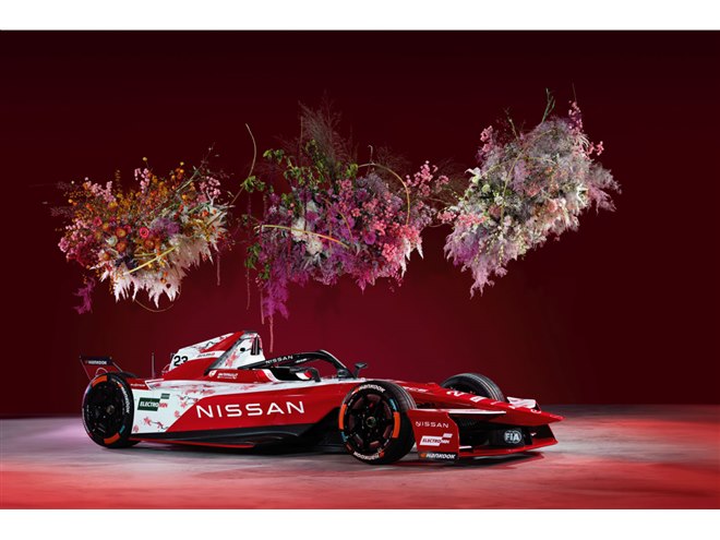 本日限定❣️¥49、999からの大幅値下げ‼️アナと雪の女王電動自動車日本未発売 日産は新型「エルグランド」と電気自動車「マイクラ」「N7」を出展