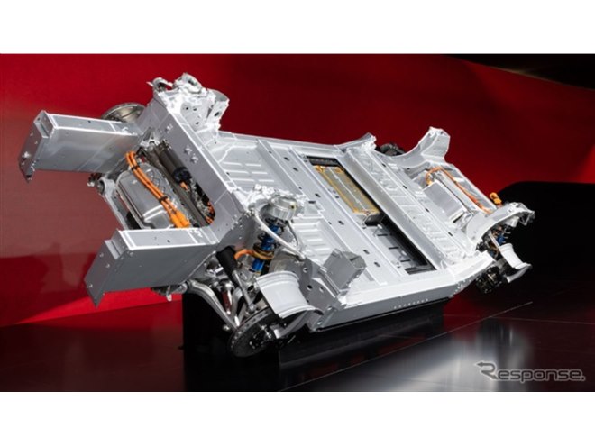 フェラーリ初のEVの車台公開、4個のモーターで4輪を駆動…2026年