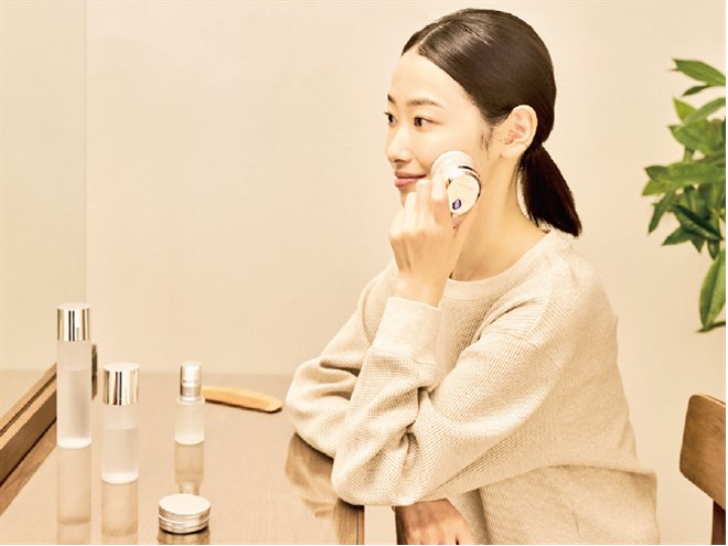 ドクターエア、表情筋ケアに特化した美容器具「ドクターエア リフト