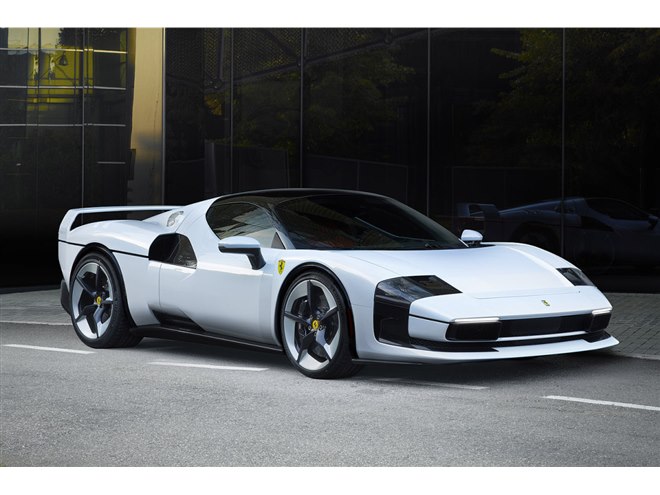 フェラーリが往年の名車「F40」をイメージしたワンオフモデル「SC40