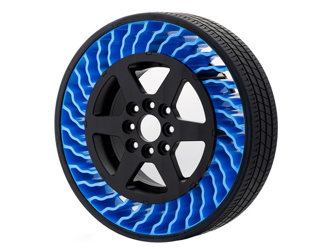 ブリヂストンは月面探査車用タイヤや最新の「ブリザック」などを出展