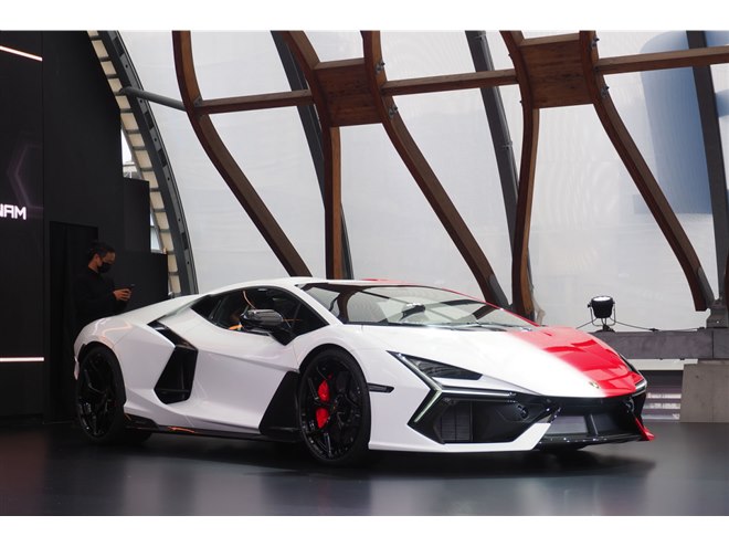 全世界で台数29台の限定車「ランボルギーニ・フェノメノ」が日本上陸