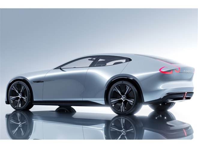 マツダがコンセプトモデル「ビジョンXクーペ」と「ビジョンXコンパクト