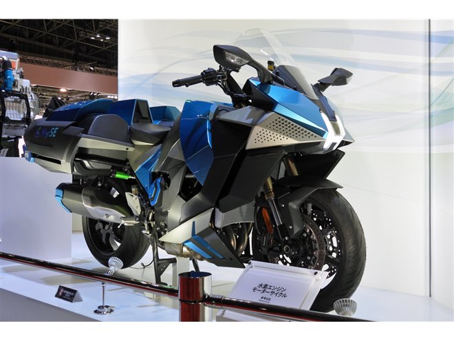 期間限定今週末まで9500円を9000円で！(日曜迄になります) カワサキは「W」シリーズの60周年記念展示を実施 「Z900RS」の大幅改良