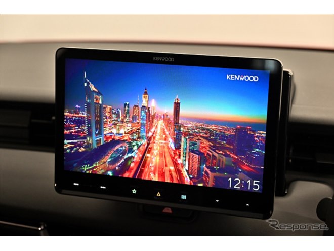 10V型フローティング“ダイヤモンドアレイディスプレイ”を搭載した
