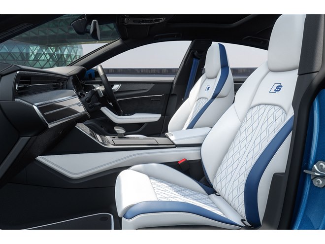 アウディエクスクルーシブによる特別仕立て 「アウディA6アバント／A7