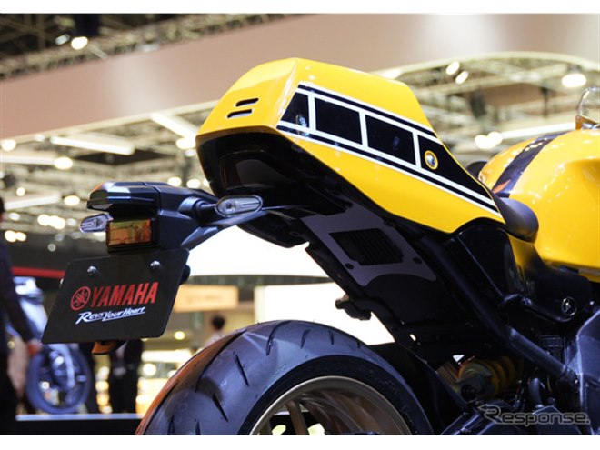 黄色い」ネオレトロバイクがサプライズ公開！ 往年の“スピードブロック