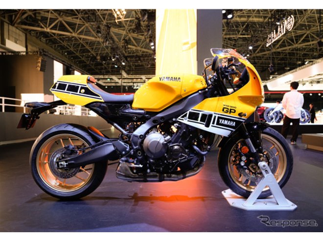 黄色い」ネオレトロバイクがサプライズ公開！ 往年の“スピードブロック