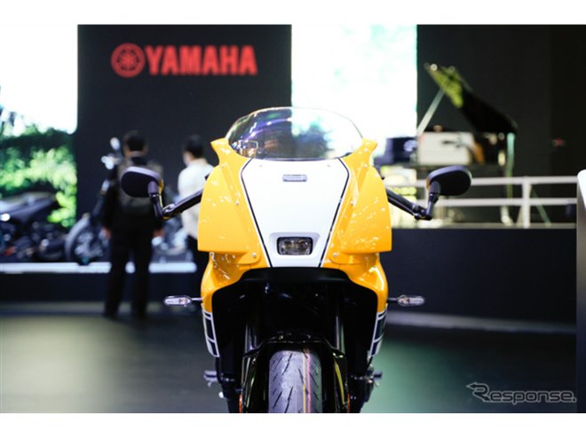 黄色い」ネオレトロバイクがサプライズ公開！ 往年の“スピードブロック