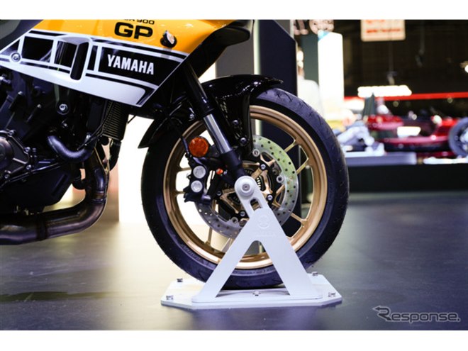 黄色い」ネオレトロバイクがサプライズ公開！ 往年の“スピードブロック