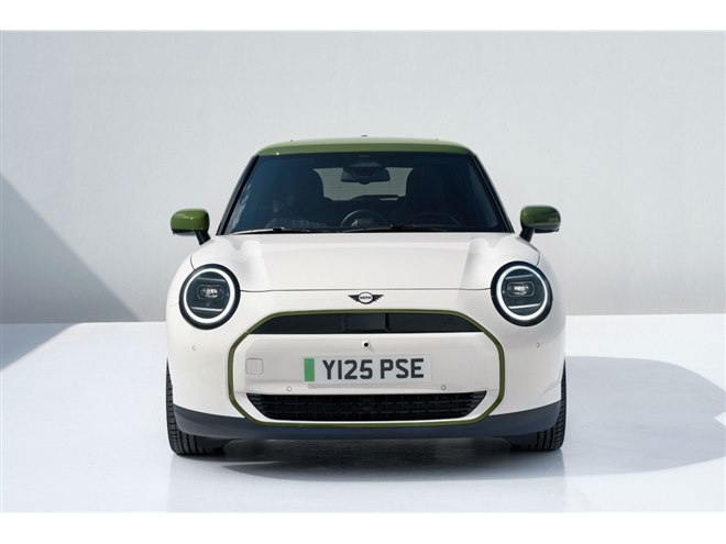 JMS2025で世界初公開 「MINIポール・スミスエディション」の受注