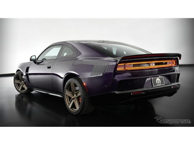 550馬力のマッスルカー『チャージャー』新型を純正用品でカスタム