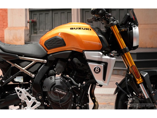 待望の日本仕様が公開！ オレンジに光るスズキの新型ネオレトロバイク