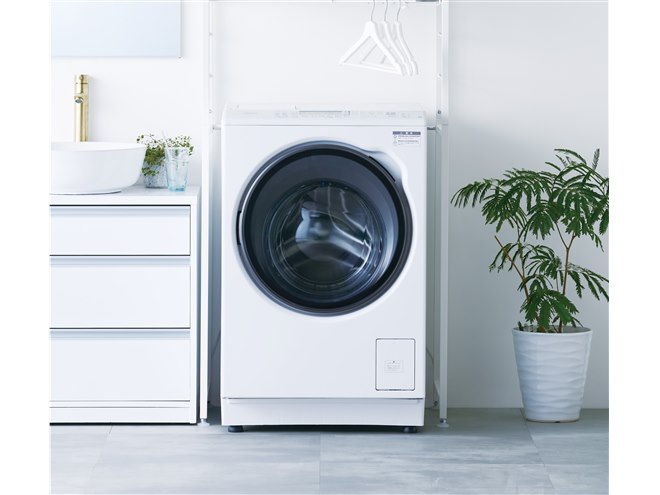 AQUA、奥行スリム化やスクエアデザインを採用したドラム式洗濯乾燥機