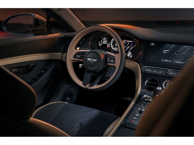 ベントレーが後輪駆動の高性能モデル、新型「スーパースポーツ」を発表