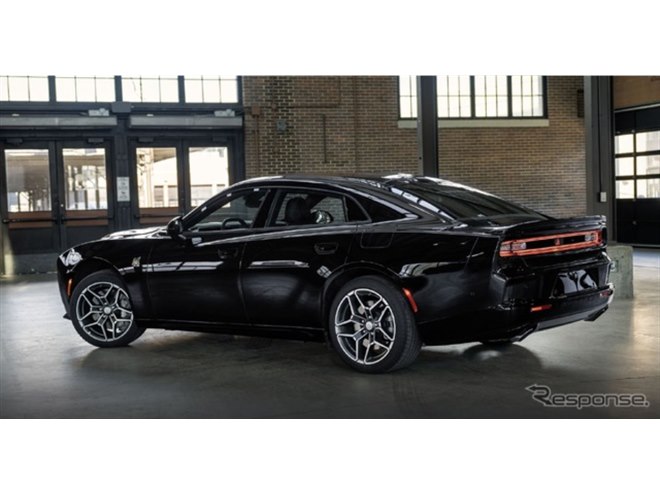 550馬力のマッスルカー『チャージャー スキャットパック』、4ドアの