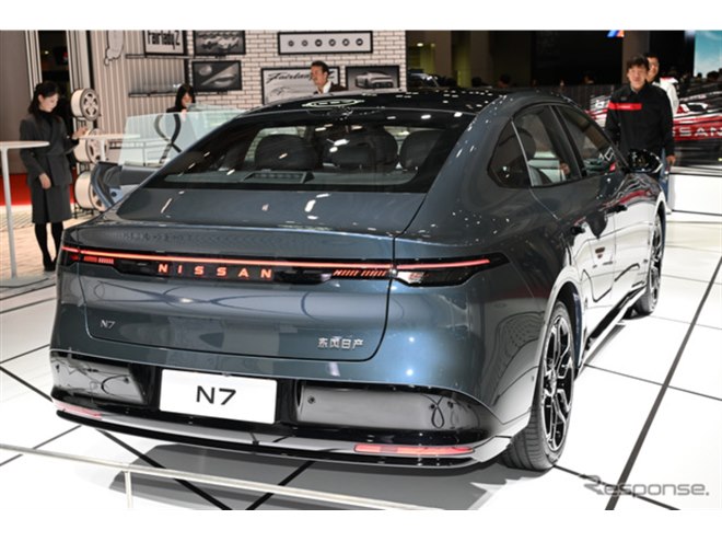 日産の新型セダンが「コスパ最強」と話題に！ モビショーで公開後