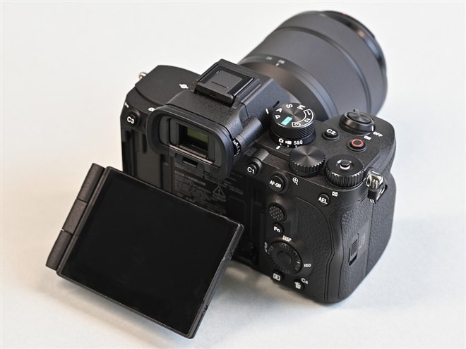 ソニー、AI認識性能が大幅に向上したフルサイズミラーレスカメラ「α7 V