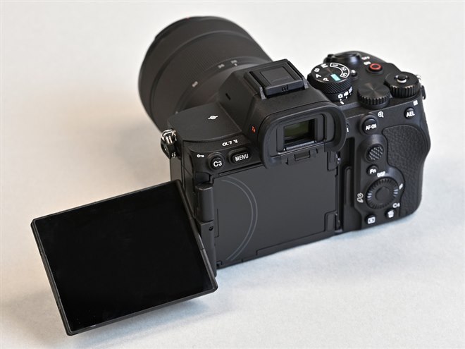 ソニー、AI認識性能が大幅に向上したフルサイズミラーレスカメラ「α7 V