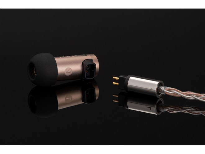 final、クロム銅筐体に水平対向2BAドライバーを搭載した有線イヤホン