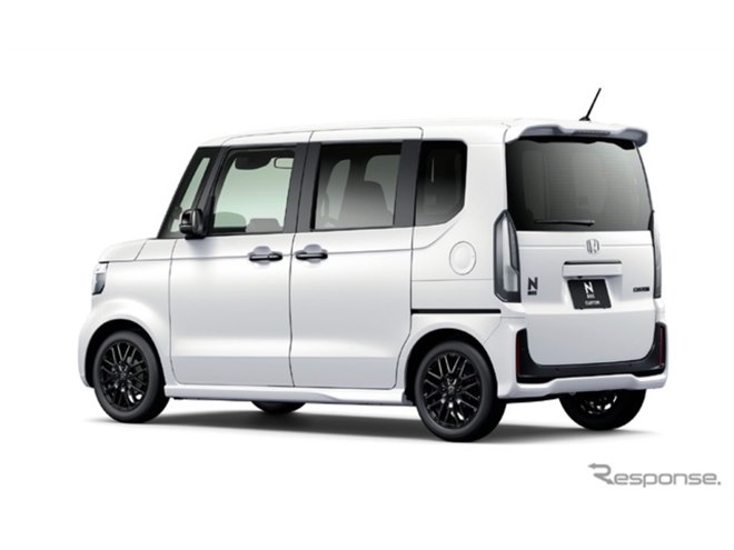 黒は引き締まって見える」ホンダ『N-BOXカスタム』の特別仕様車に、SNS