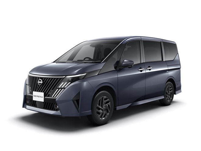 日産が「セレナ」をマイナーチェンジ フロントグリルのパターンを変更