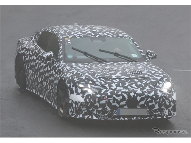 メルセデスAMG史上もっとも過激なクーペ、『GT EV』が土砂降りのニュル