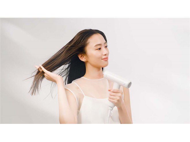 FESTINO Thuy's Moist Dryer Re ホワイト ツヤモイストドライヤーRe | FESTINO フェスティノ 公式ブランドサイト
