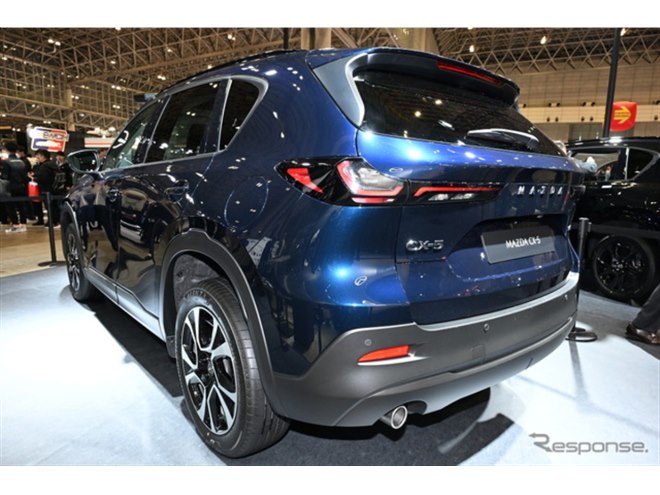 マツダ『CX-5』新型、初公開の新色「ネイビーブルーマイカ」を引っさげ