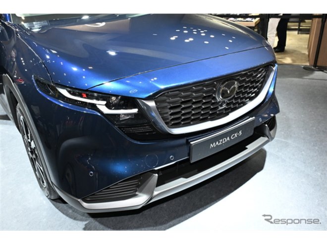 マツダ『CX-5』新型、初公開の新色「ネイビーブルーマイカ」を引っさげ
