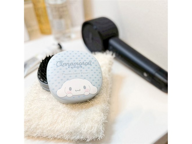 【新品・未使用・未開封】　プラズマクラスター　ヘアブラシ　ホワイト　IB-B1 シャープ、ハローキティなどをデザインしたプラズマクラスター