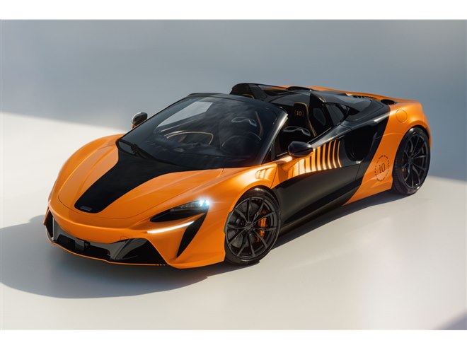 マクラーレンがF1コンストラクターズチャンピオンシップ制覇の記念