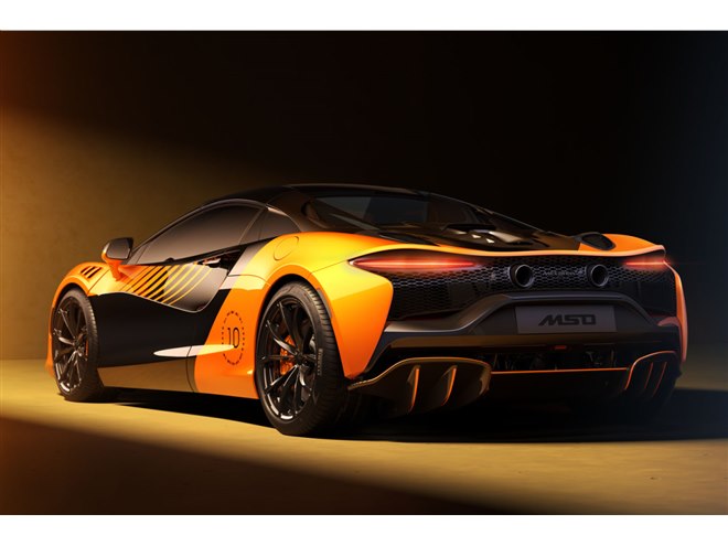 マクラーレンがF1コンストラクターズチャンピオンシップ制覇の記念