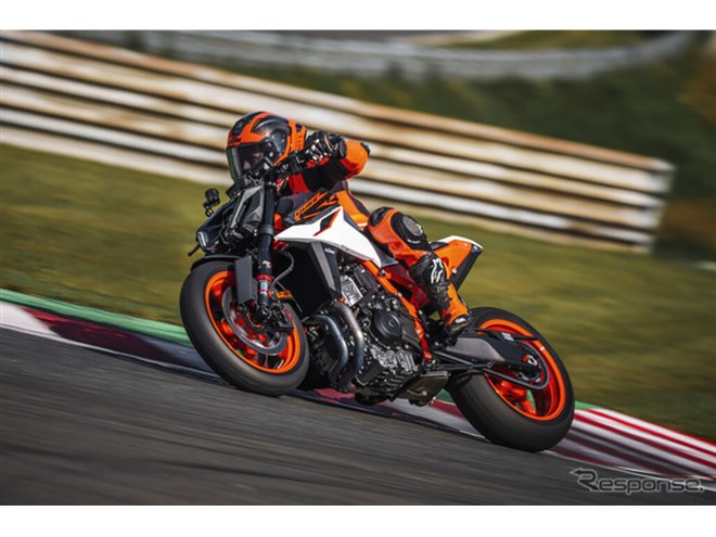 KTMとハスクバーナ、新型スーパースポーツや新型スーパーモトを日本初