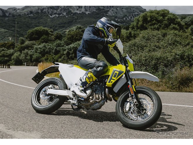 KTMとハスクバーナ、新型スーパースポーツや新型スーパーモトを日本初