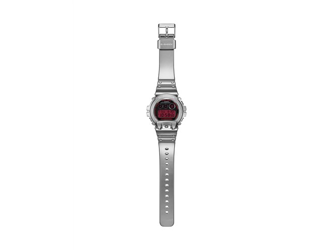カシオ、ステンレスベゼルとレッド液晶を採用したG-SHOCK「FINE