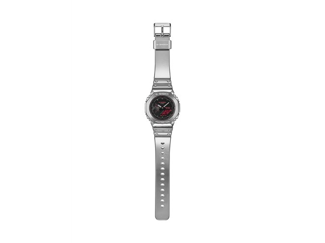 カシオ、ステンレスベゼルとレッド液晶を採用したG-SHOCK「FINE