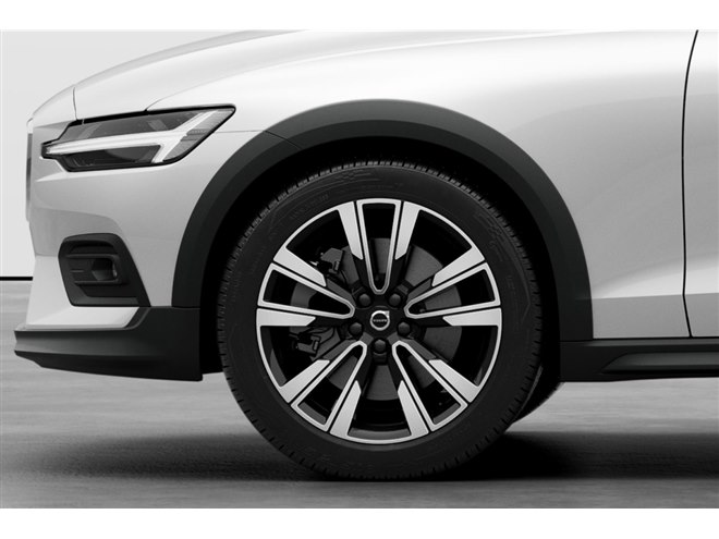 ボルボV60クロスカントリー」の最後を飾る電動パノラマガラス