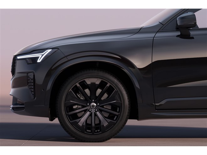 内外装をこだわりの黒でコーディネート ボルボが限定車「XC90ブラック
