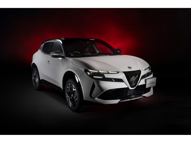 アルファ・ロメオ・ジュニア」の限定車発売 日本からの要望に応えた