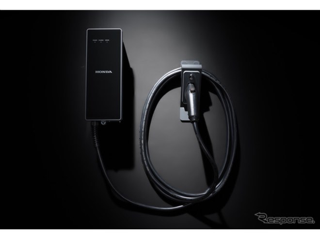 ホンダアクセス、新型『インサイト』用純正アクセサリーを公開 充電