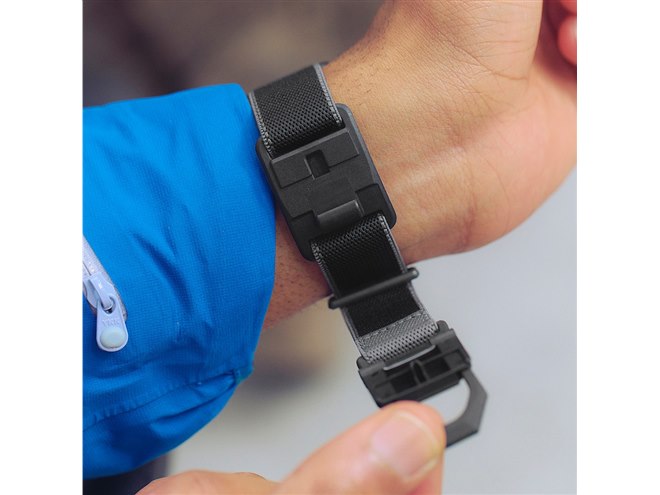 カシオ、高伸縮クロスバンドと磁石式バックルを採用したG-SHOCK「DW