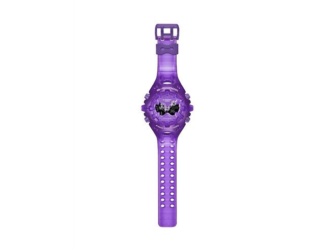 カシオ、Y2K時代のテック製品にインスピレーションを得たスケルトン