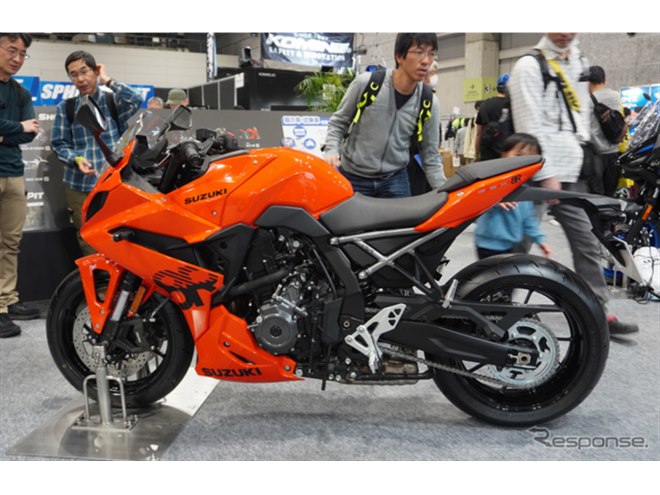スズキのサプライズは“鮮烈オレンジ”の新型『8R』！ 近日正式発表か