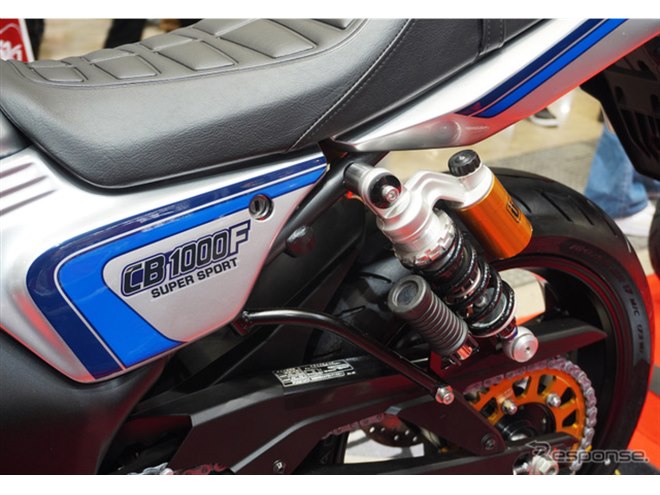 バイクのコスプレが熱い!? 『CB1000F』を“フェイク”2本サス化
