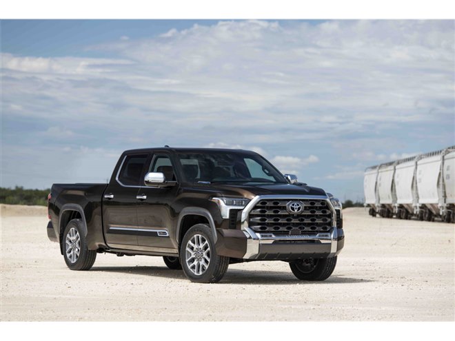 トヨタが米国生産のピックアップトラック「タンドラ」と3列シートSUV