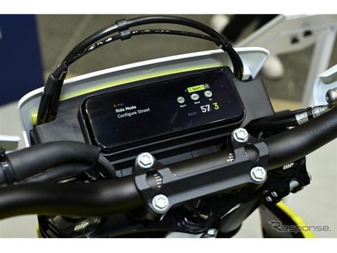 再設計した新エンジン搭載、ハスクバーナの新型モタード『701スーパー