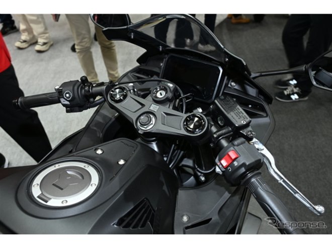 �z���_ CBR400R FOUR E-Clutch Concept�i�������[�^�[�T�C�N���V���[2026�j