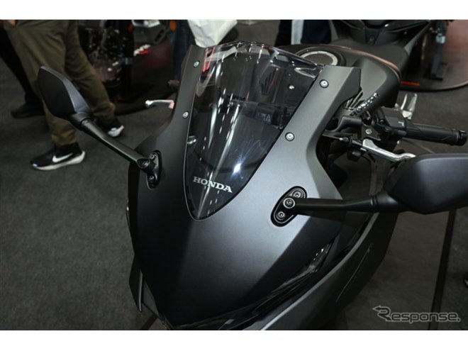 �z���_ CBR400R FOUR E-Clutch Concept�i�������[�^�[�T�C�N���V���[2026�j