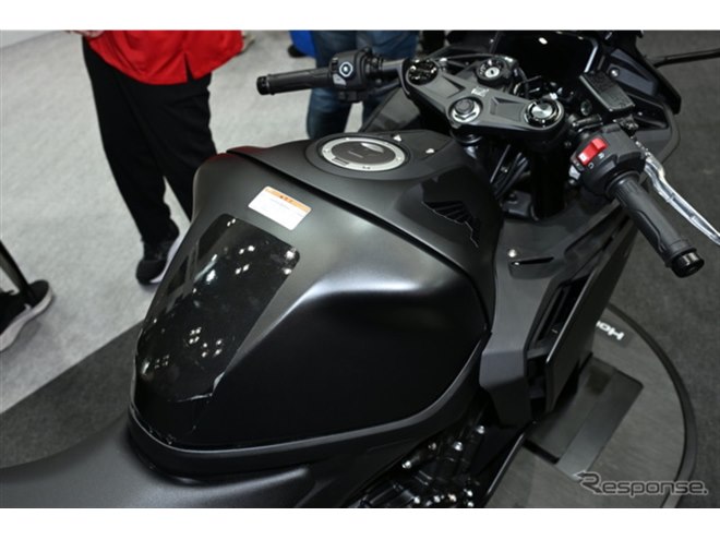 �z���_ CBR400R FOUR E-Clutch Concept�i�������[�^�[�T�C�N���V���[2026�j